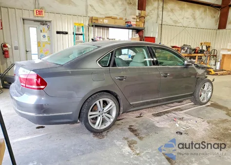 2015 Volkswagen Passat Sel z USA, uszkodzony, nr VIN 1VWCV7A33FC047897
